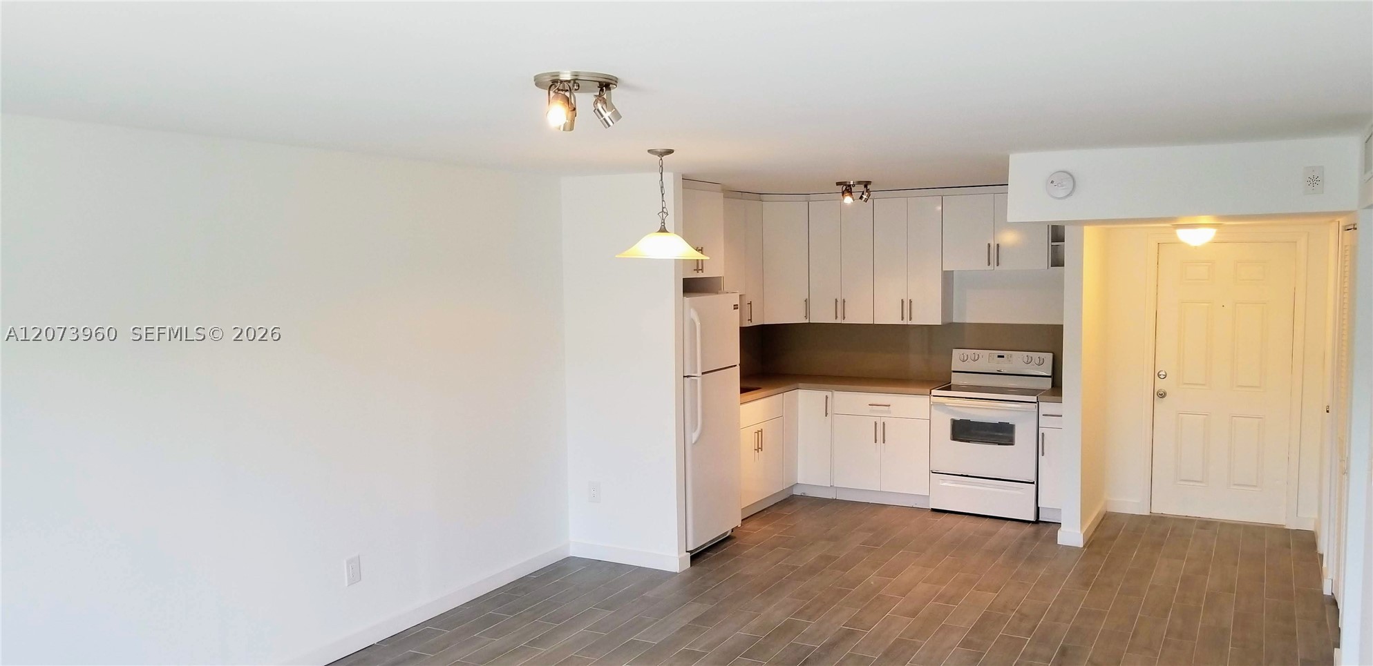 15205 NE 6th Ave D204 — photo