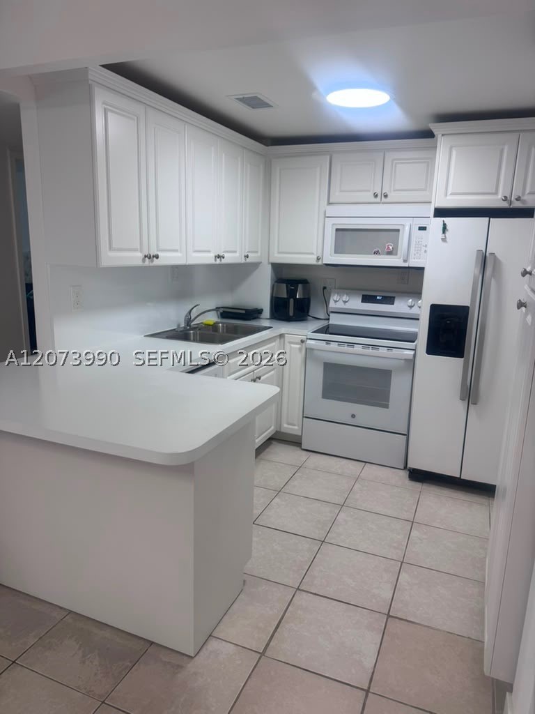 1913 S Ocean Dr 422 — photo