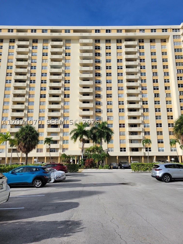 1833 S Ocean Dr 307 — photo