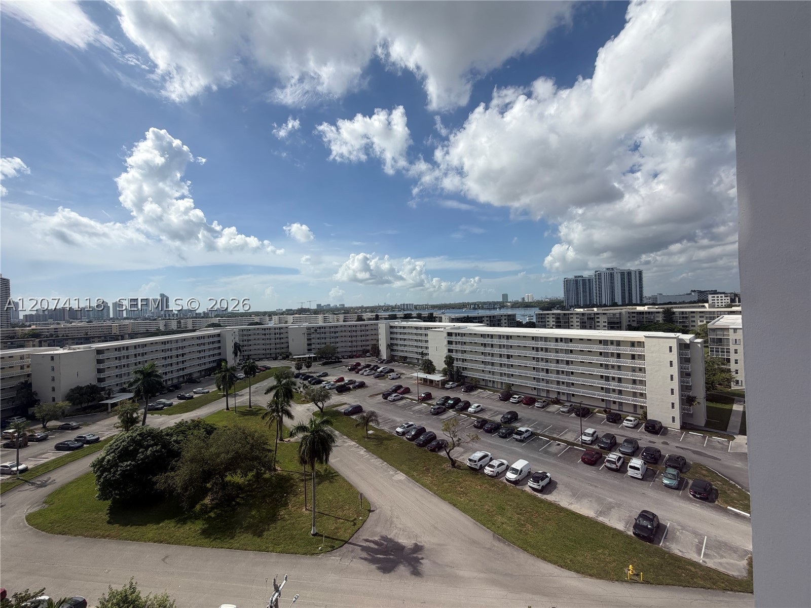 18011 Biscayne Blvd 905 — photo