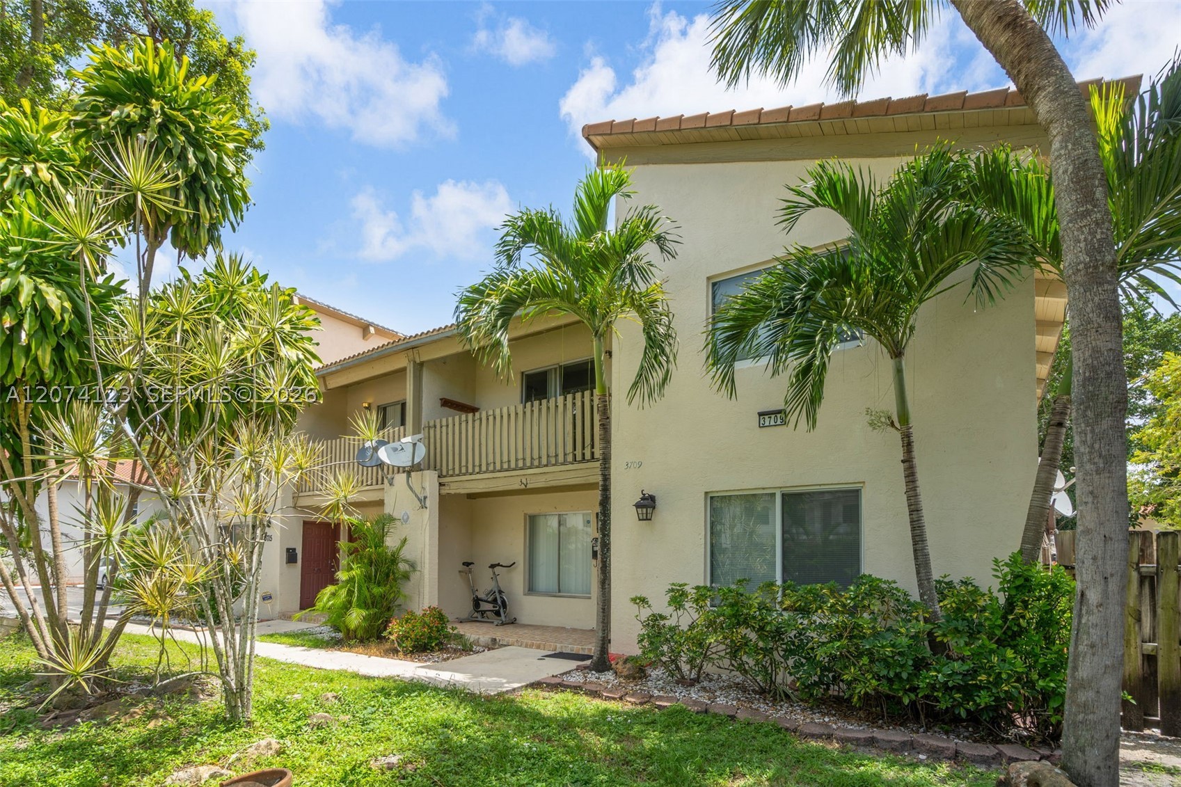 3711 Riverside Dr — photo