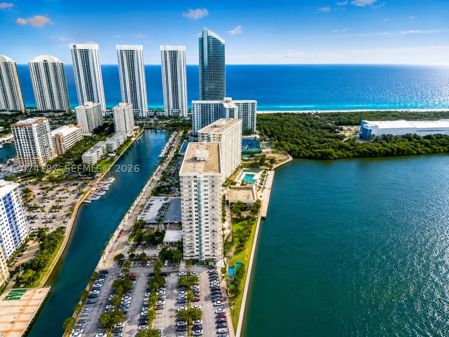 300 Bayview Dr 807 — photo