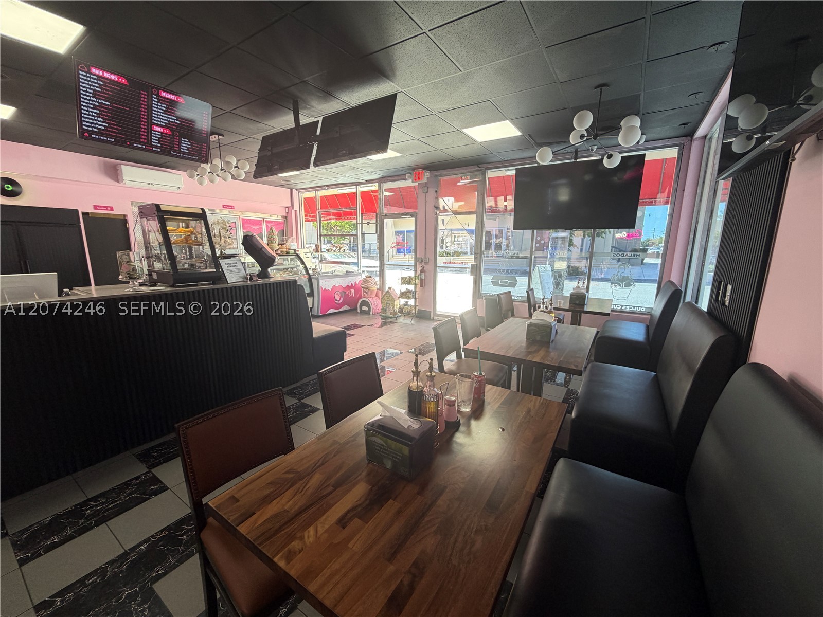 Restaurant E For Rent — photo