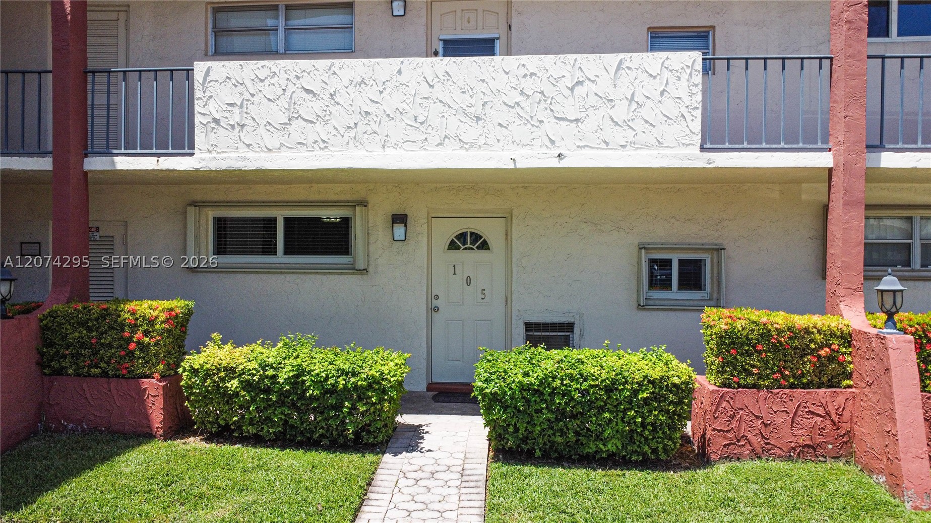 300 S Hollybrook Dr 105 — photo