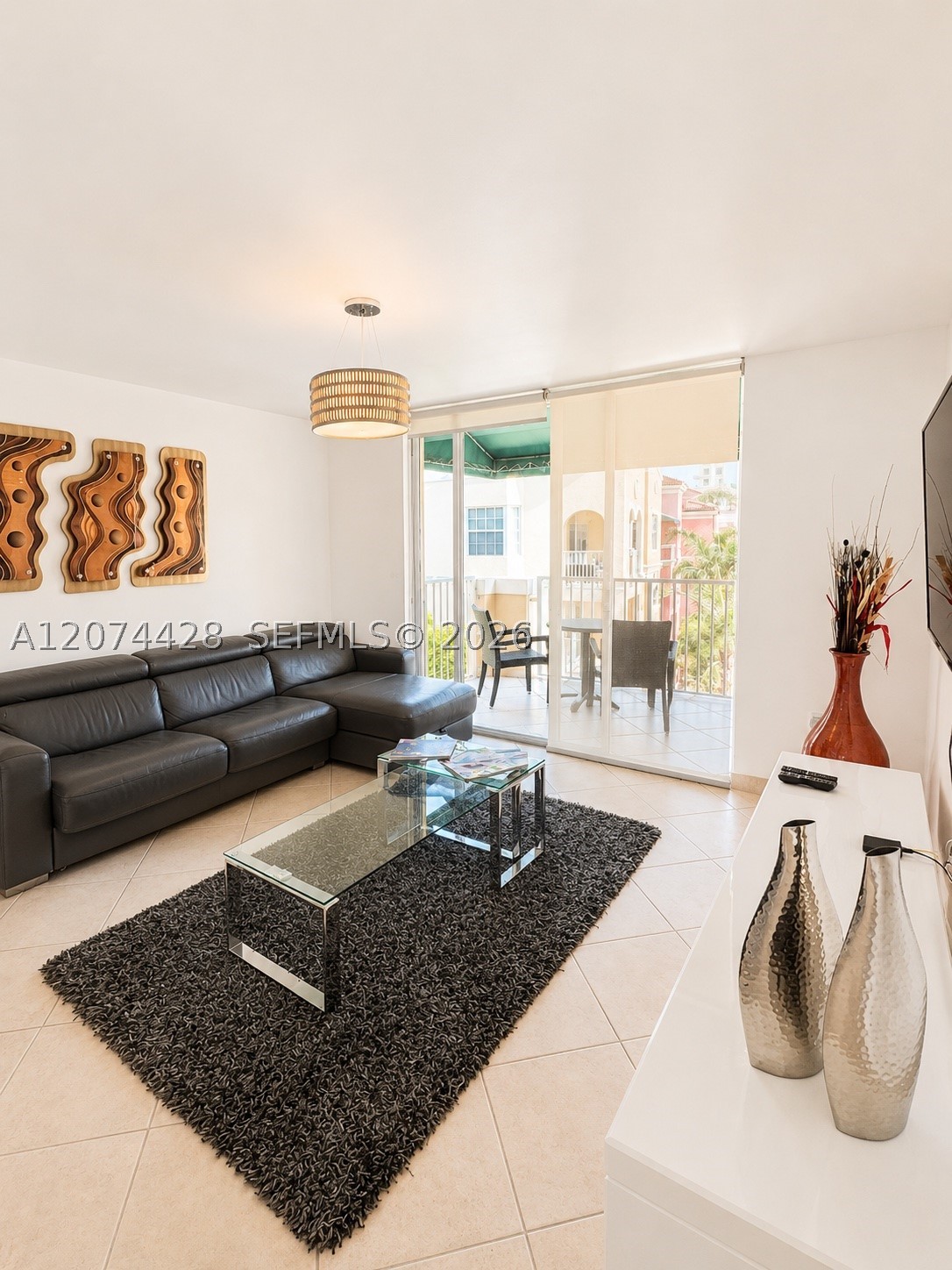 19701 E Country Club Dr 5605 — photo