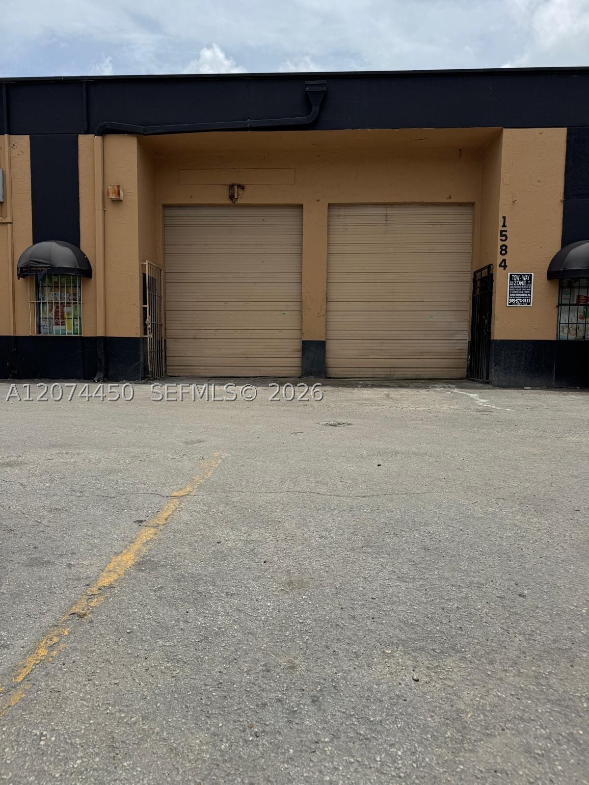 1579 W 39 Pl 1579 — photo