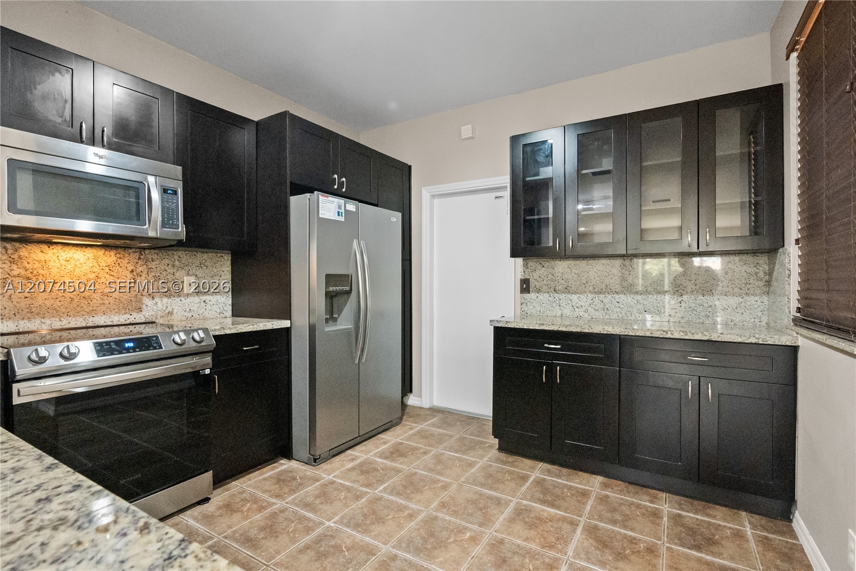 2082 Madeira Dr 2082 — photo