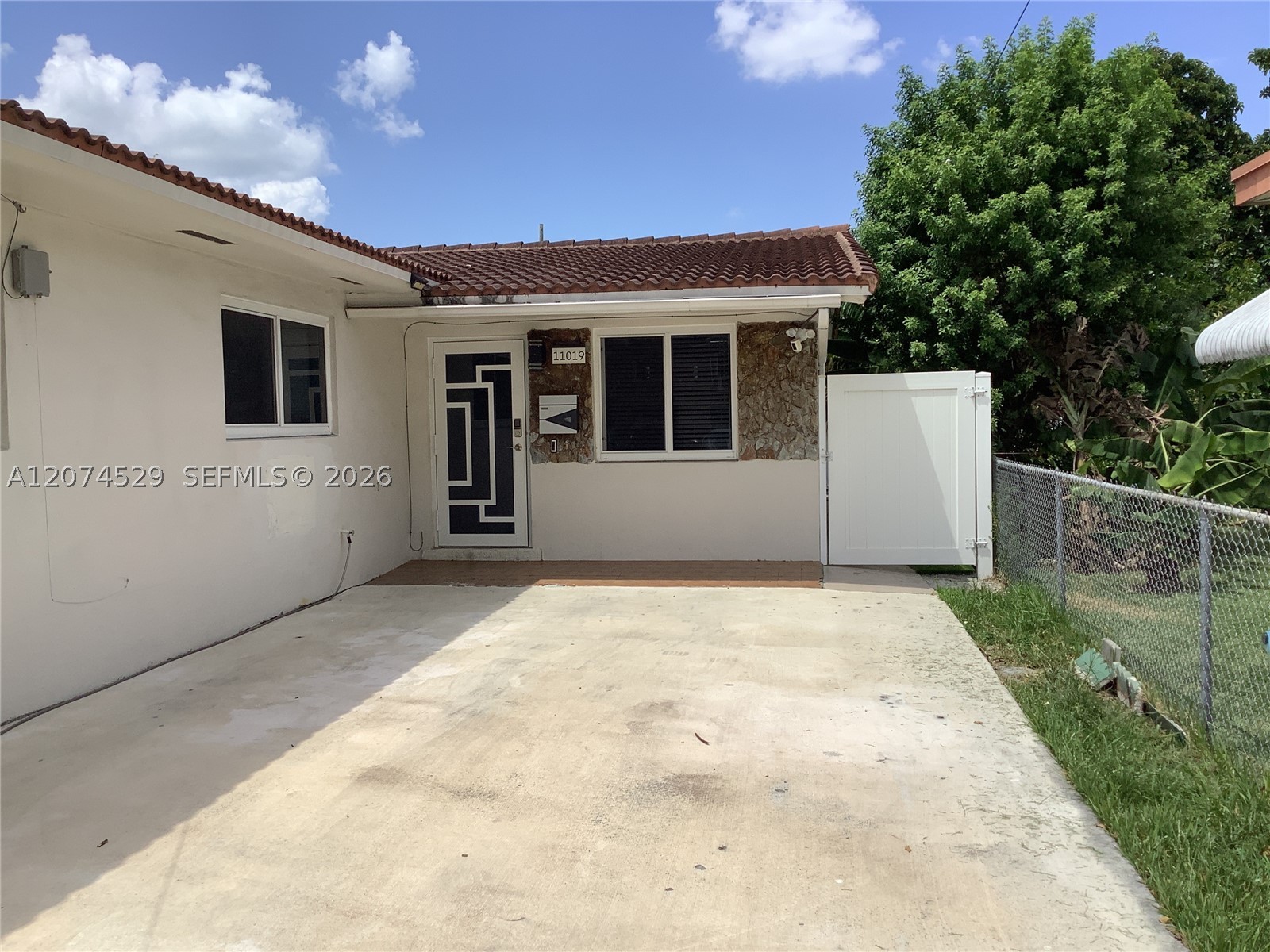 11019 SW 5th St 11019 — photo