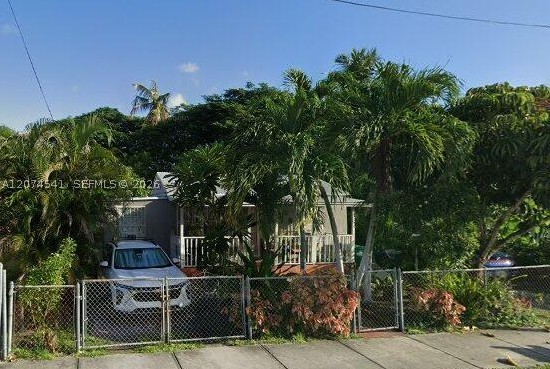 863 NW 113th St — photo