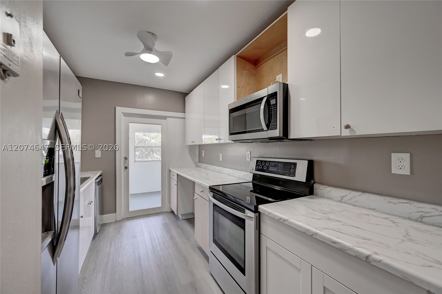 2700 Riverside Dr 303-B — photo
