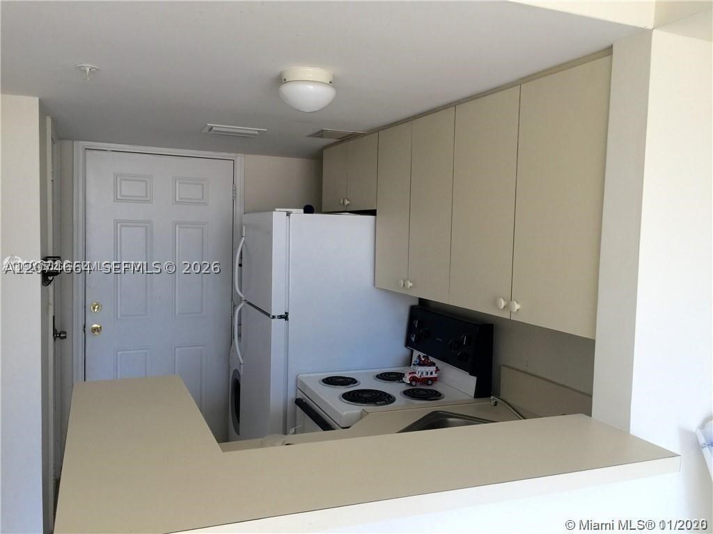 450 SW 3rd St 15 — photo