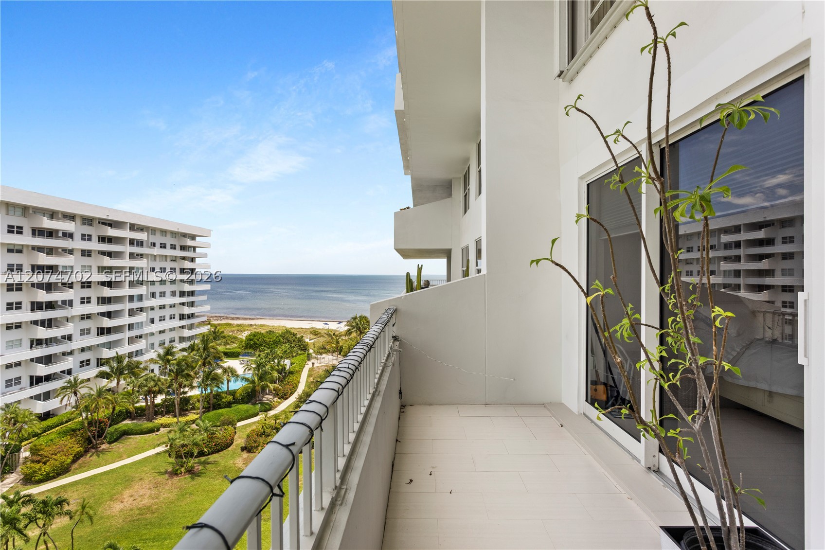 199 Ocean Lane Dr 902 — photo