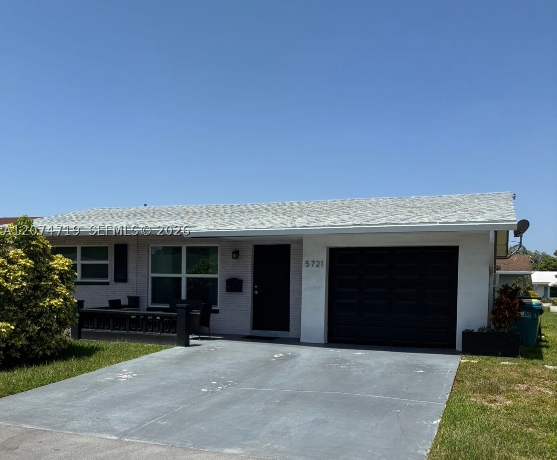 5721 NW 64th Way — photo