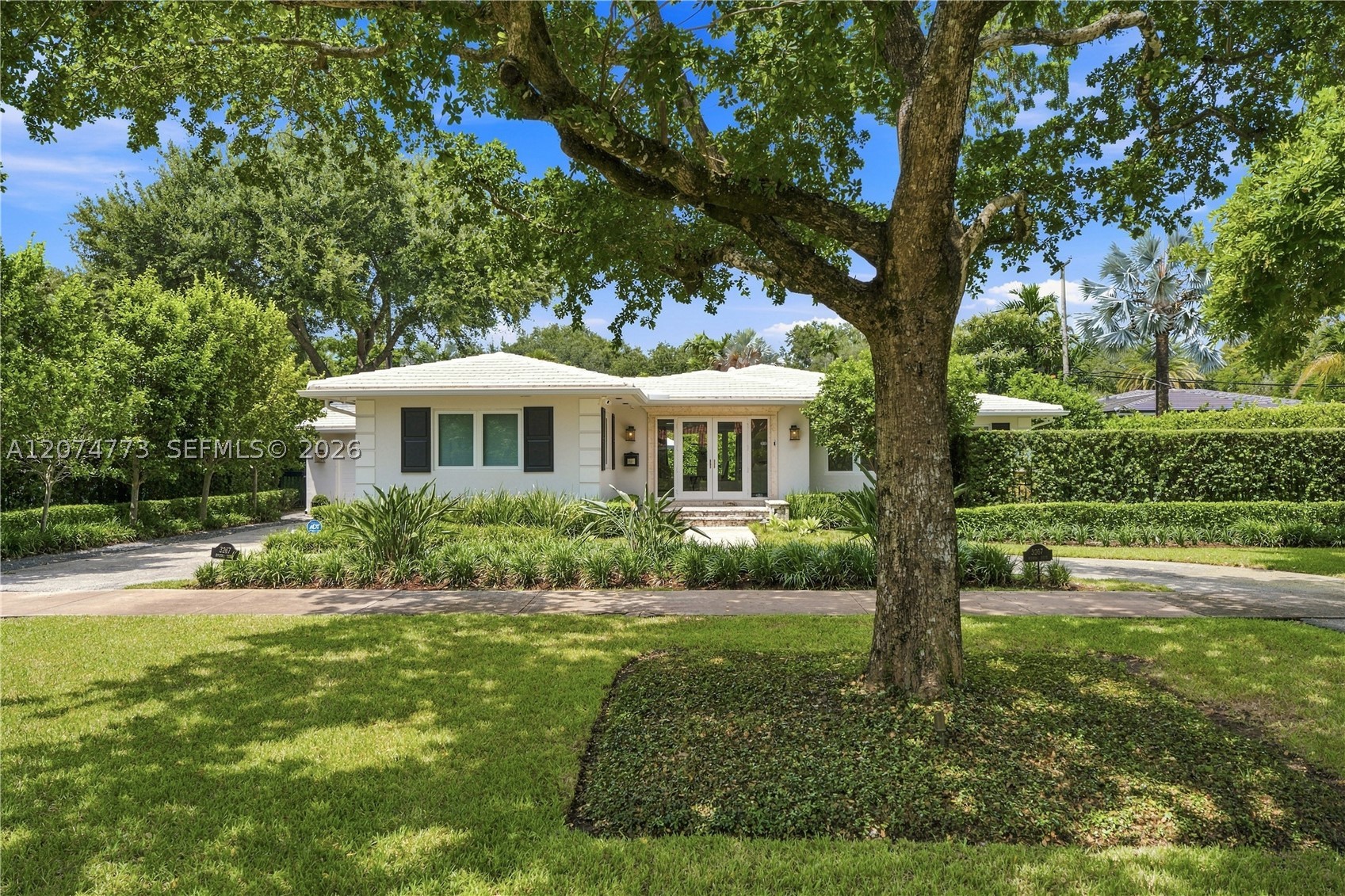 3267 Riviera Dr — photo