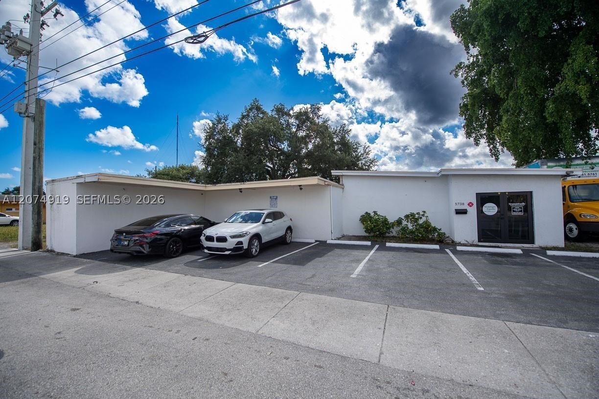 5738 W Hallandale Beach Blvd — photo