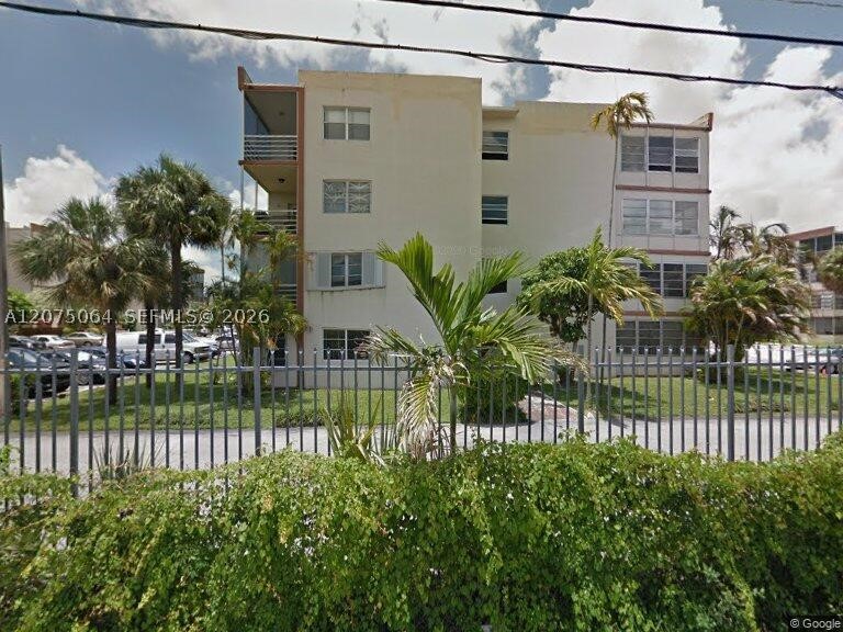 4044 NW 19th St 404 — photo