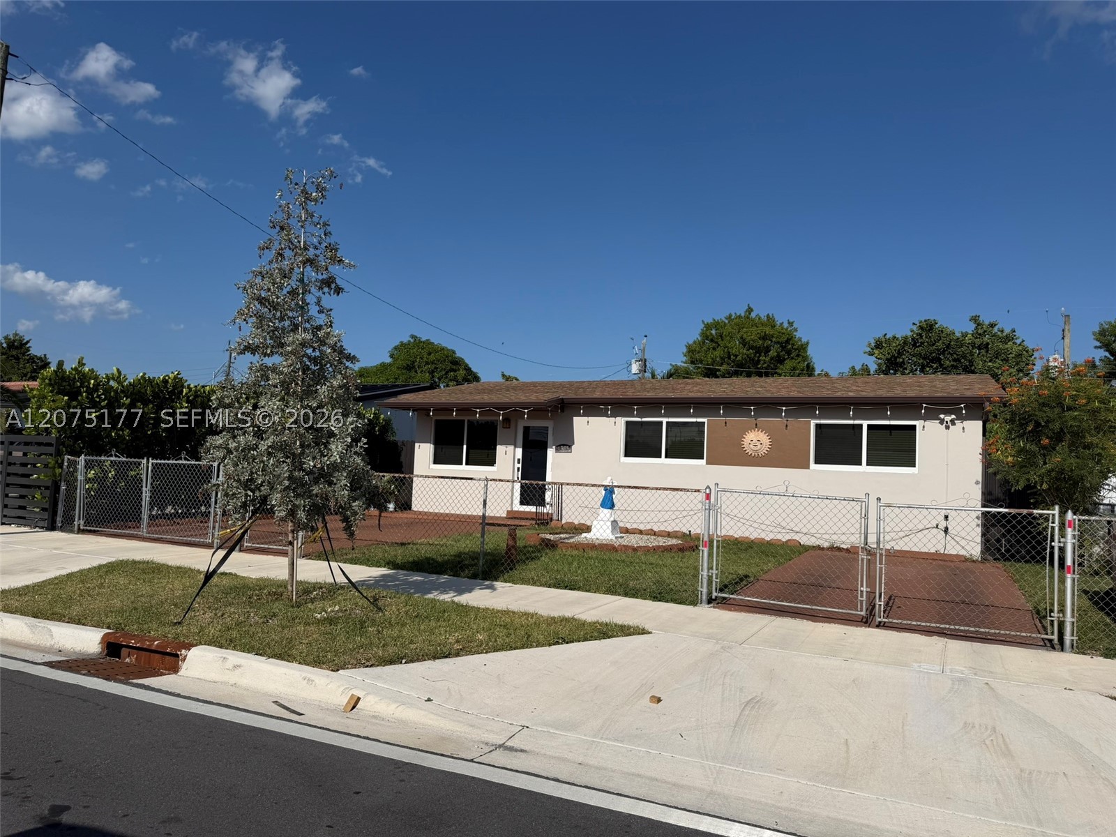 4585 E 9th Lane, Hialeah, FL 33013 — photo 2