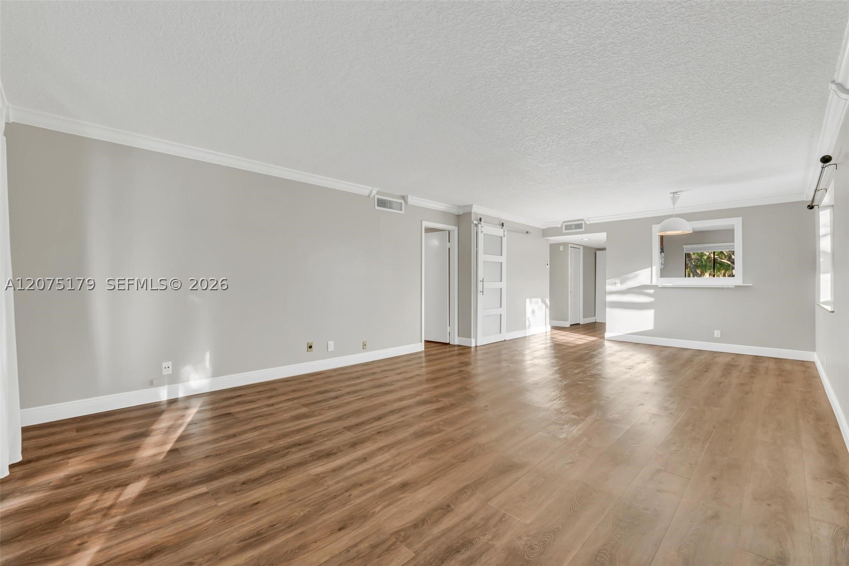 402 Lakeview Dr 201 — photo
