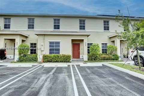 565 NE 5th Pl — photo