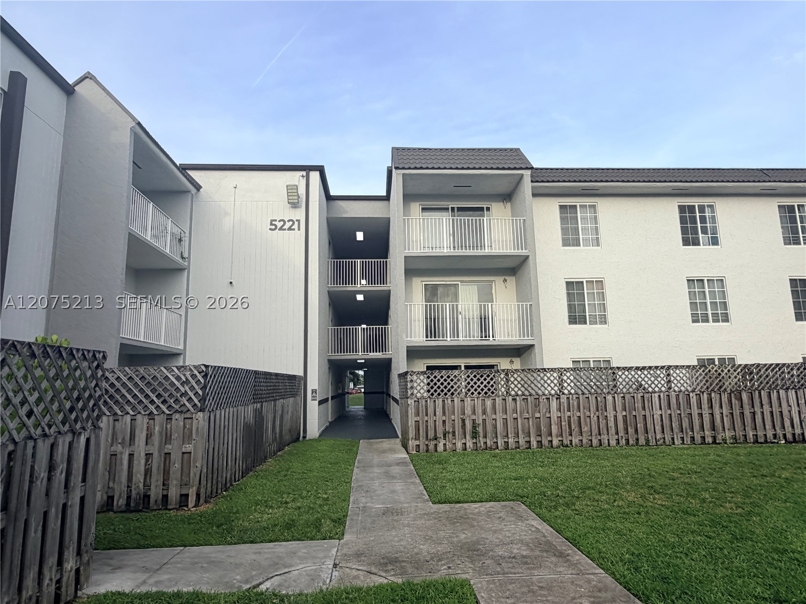 5221 Geneva Way 201 — photo