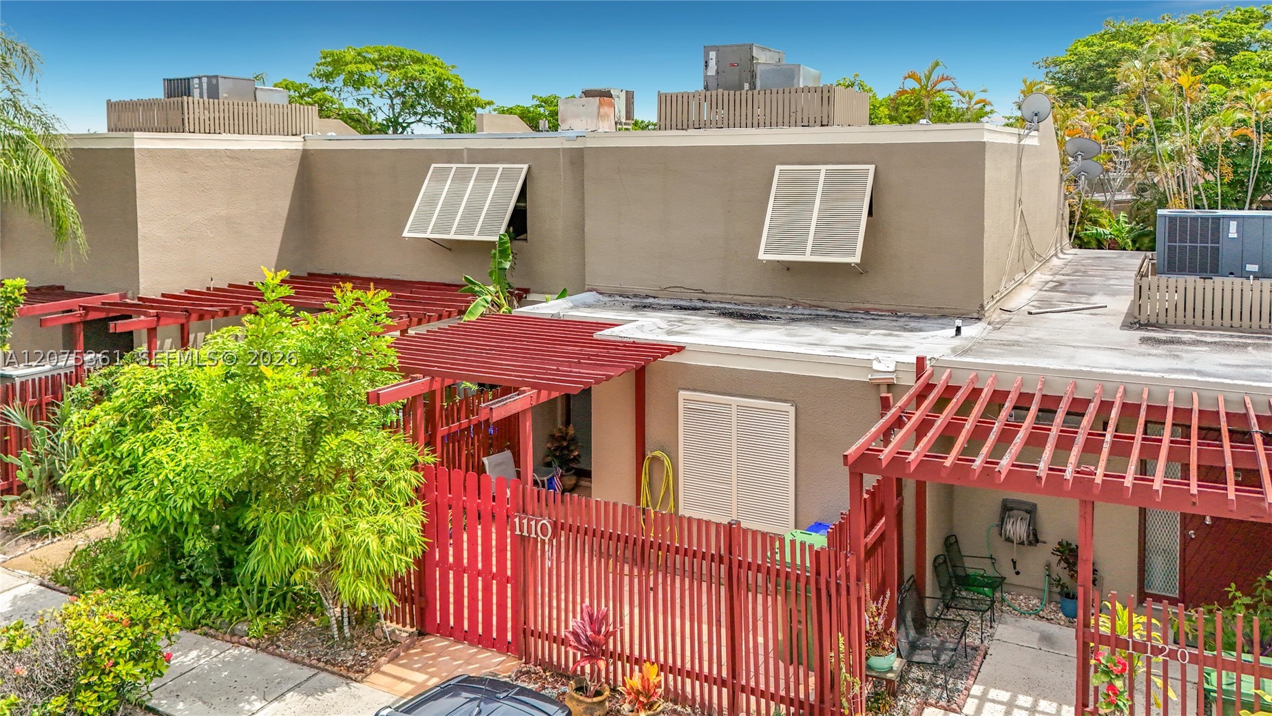 1110 W Fairway Rd — photo