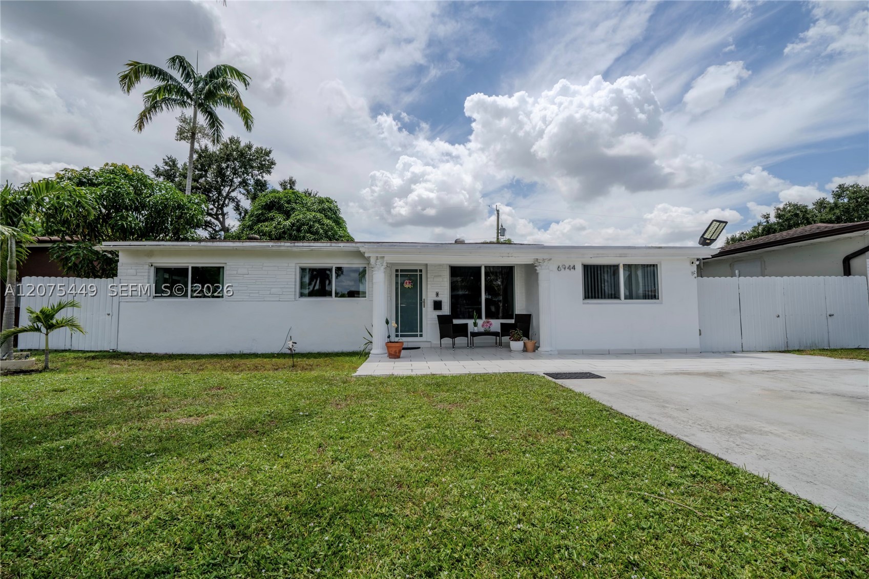 6944 SW 10th Ct — photo