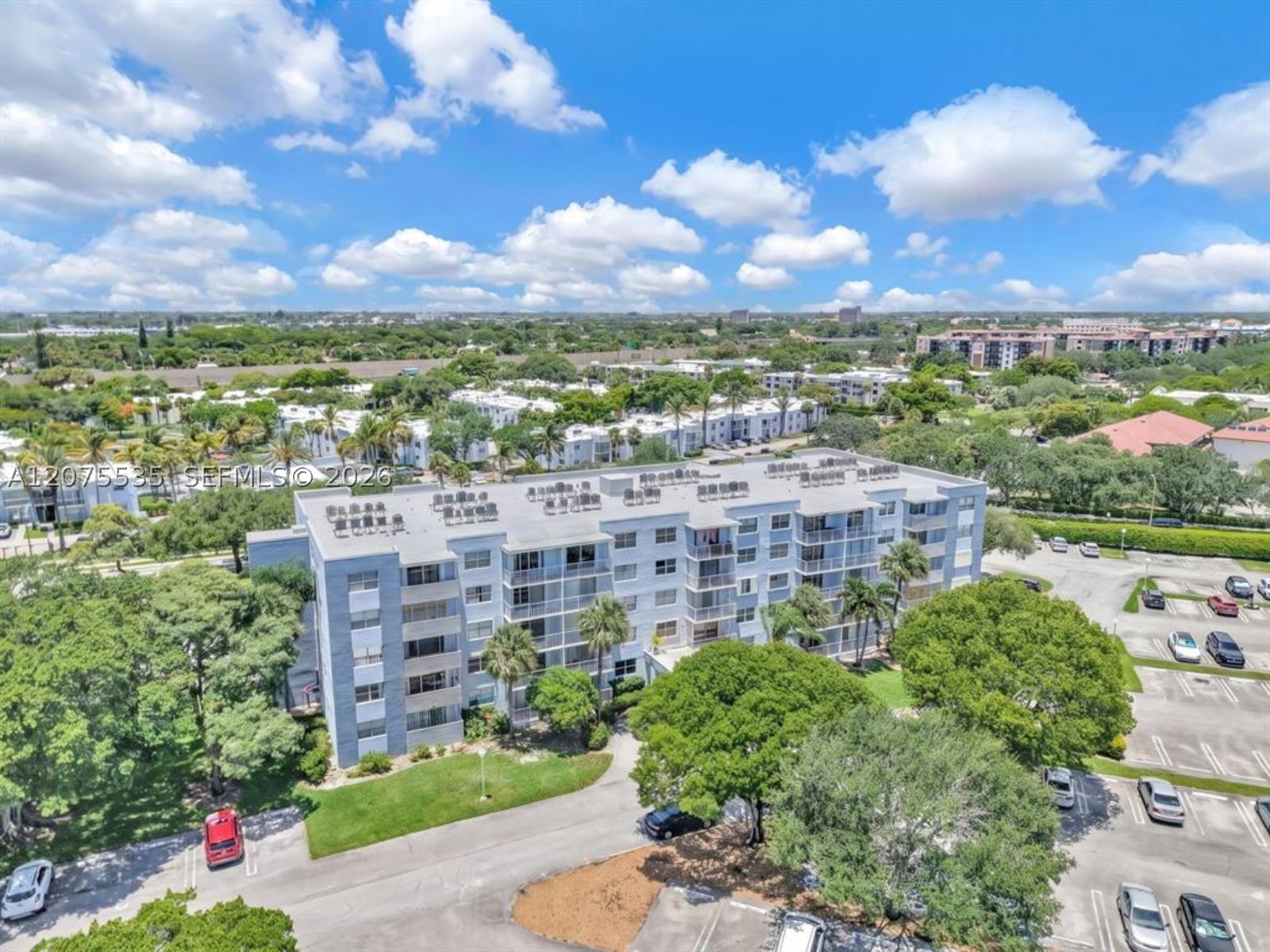 500 Executive Center Dr 3I — photo