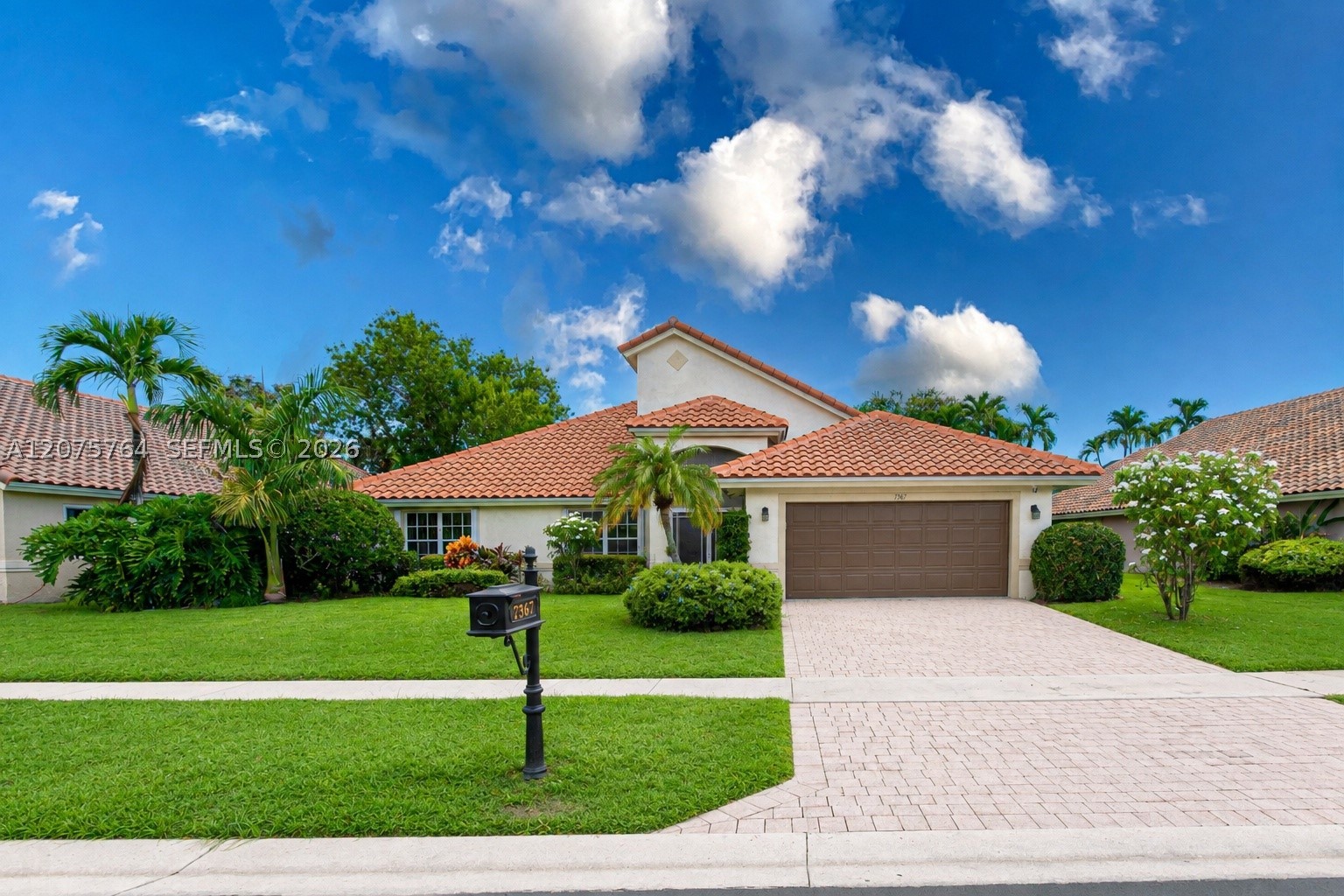 7367 Sterling Falls Ln — photo
