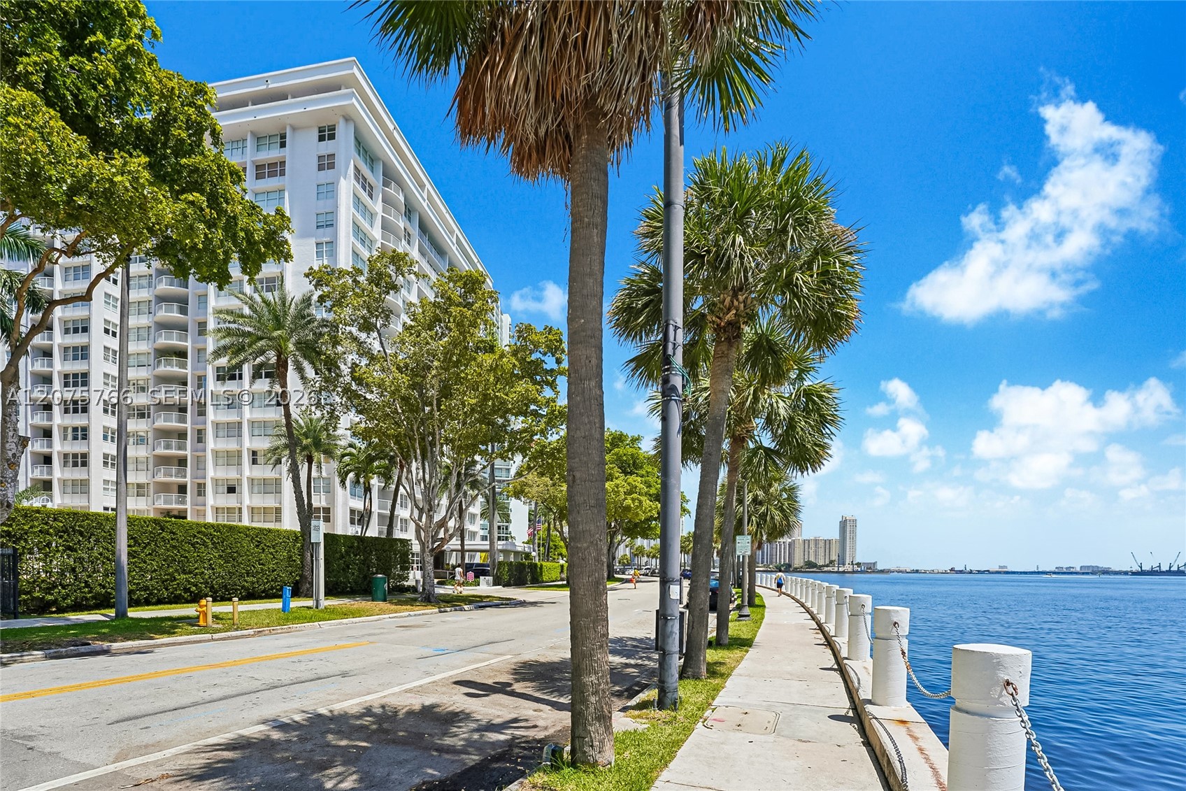 1420 Brickell Bay Dr 206D — photo