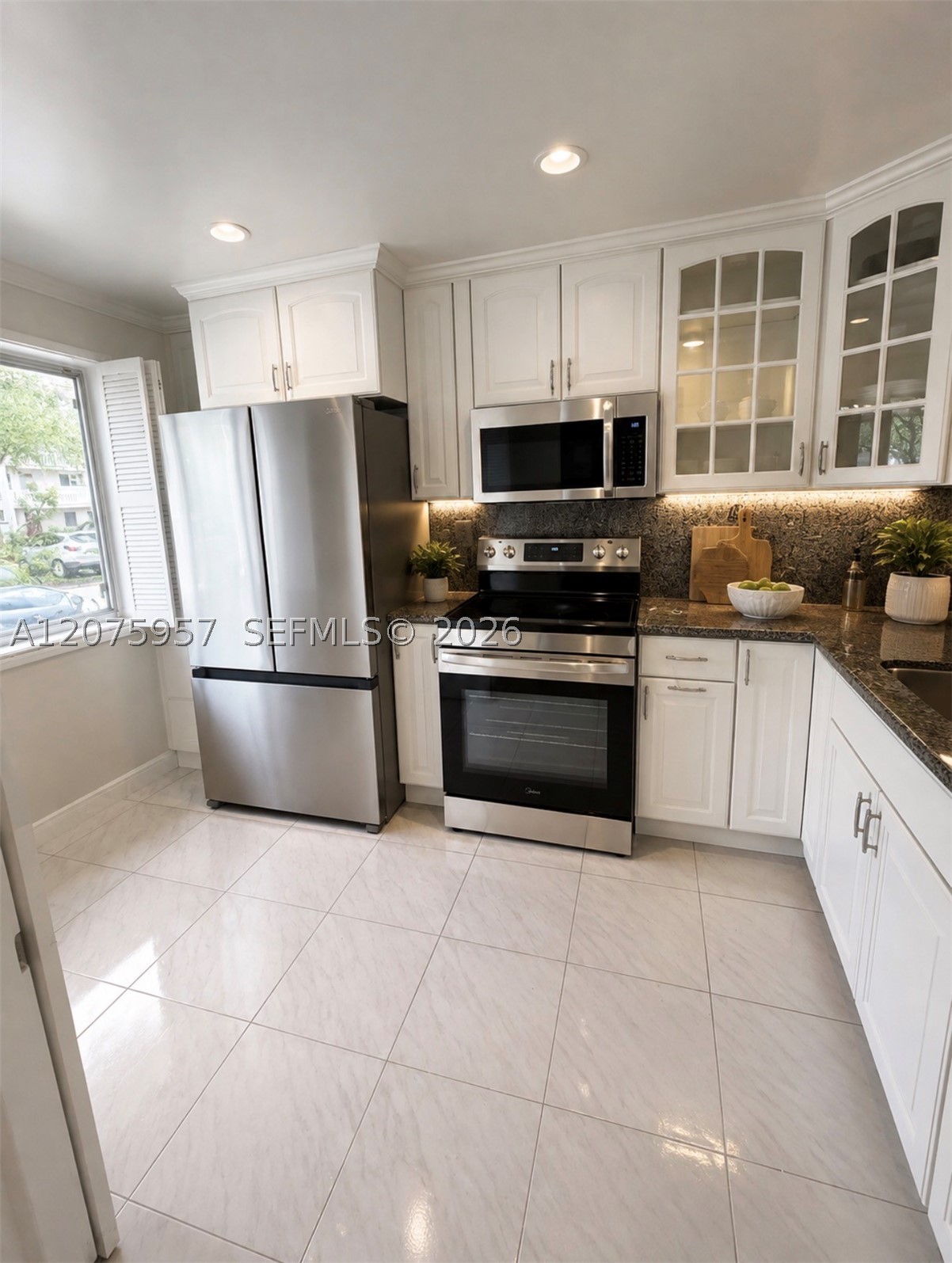 3591 Inverrary Dr 104 — photo