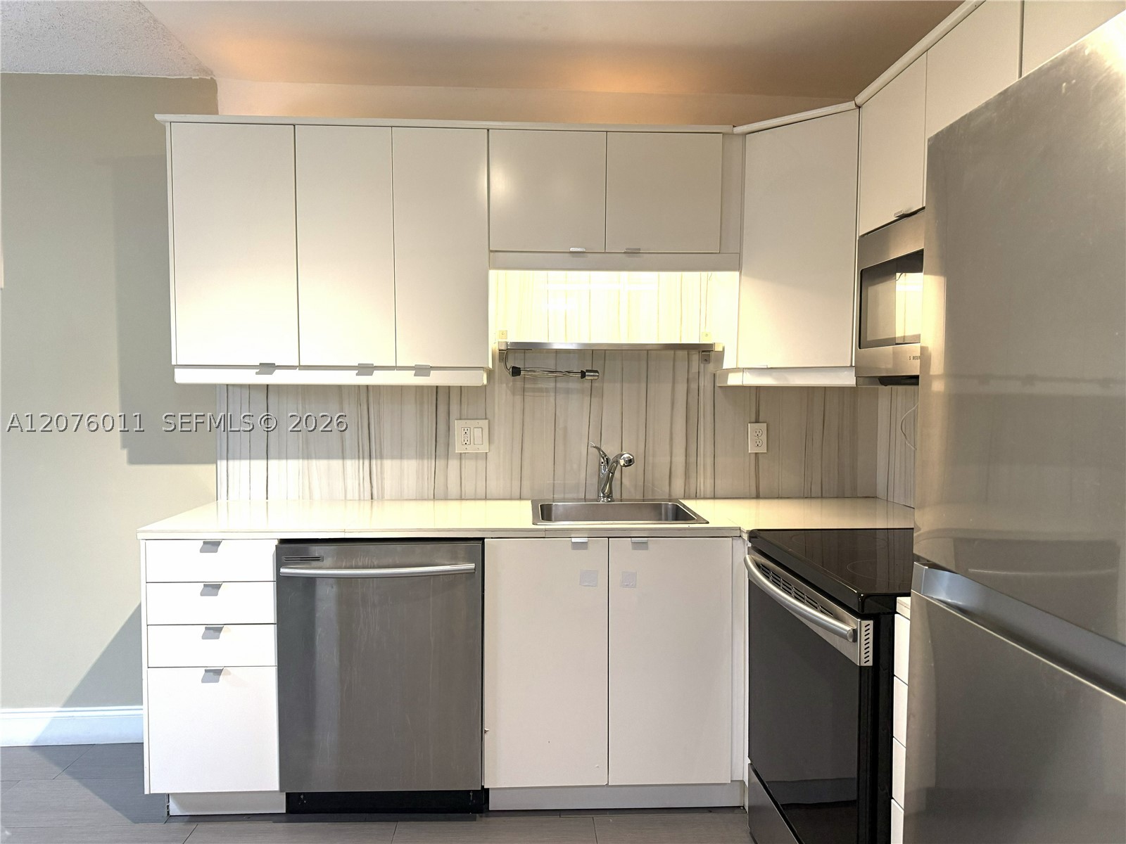 257 S Cypress Rd 416 — photo