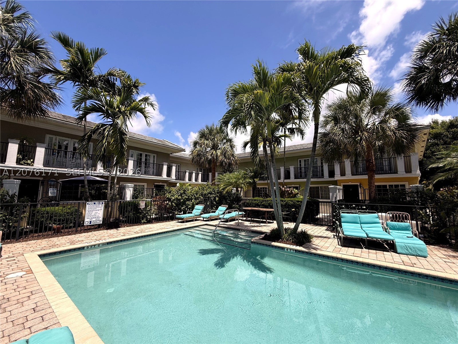 1000 Palm Trl 8 — photo