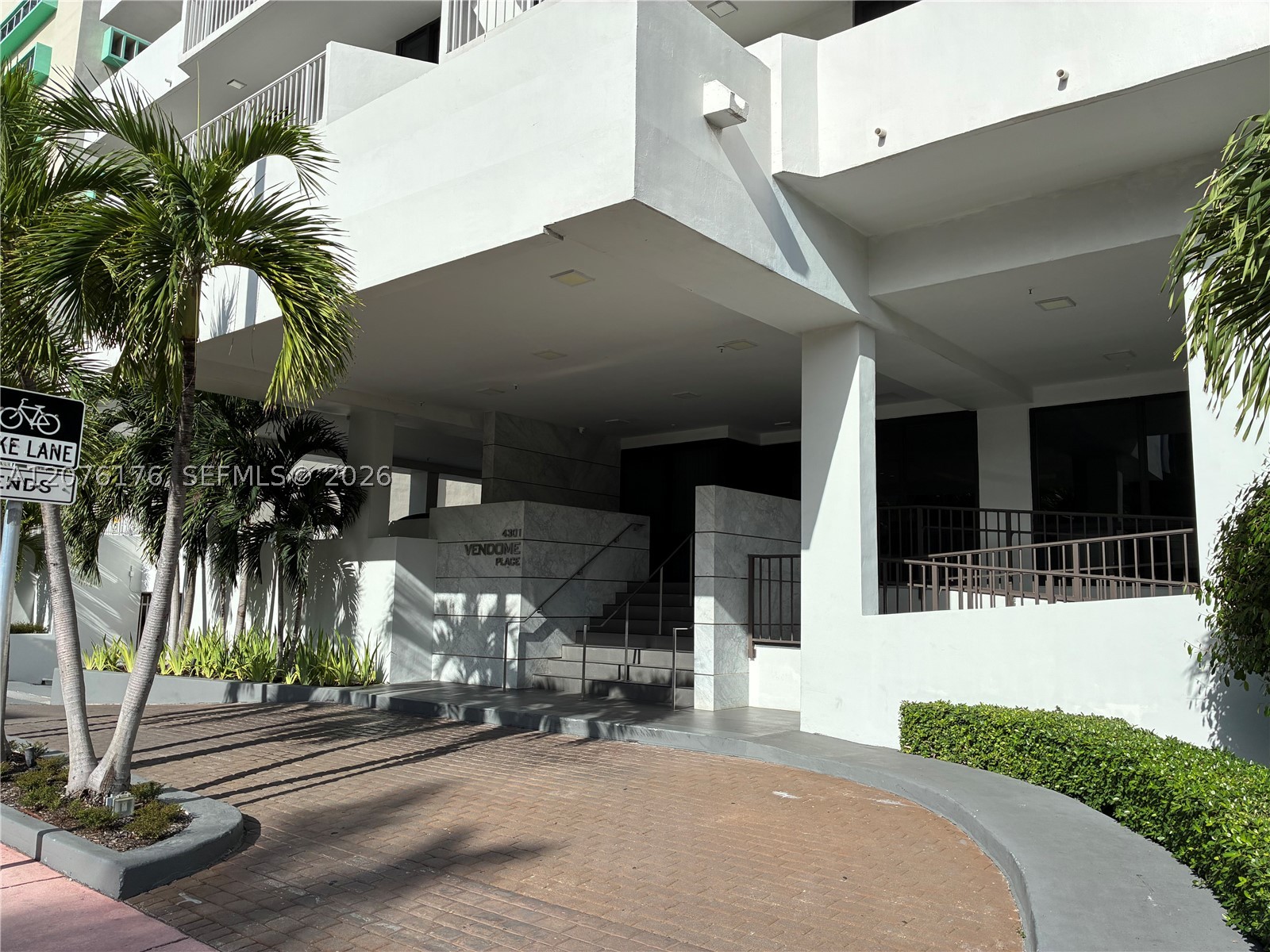 4301 Collins Ave 402 — photo