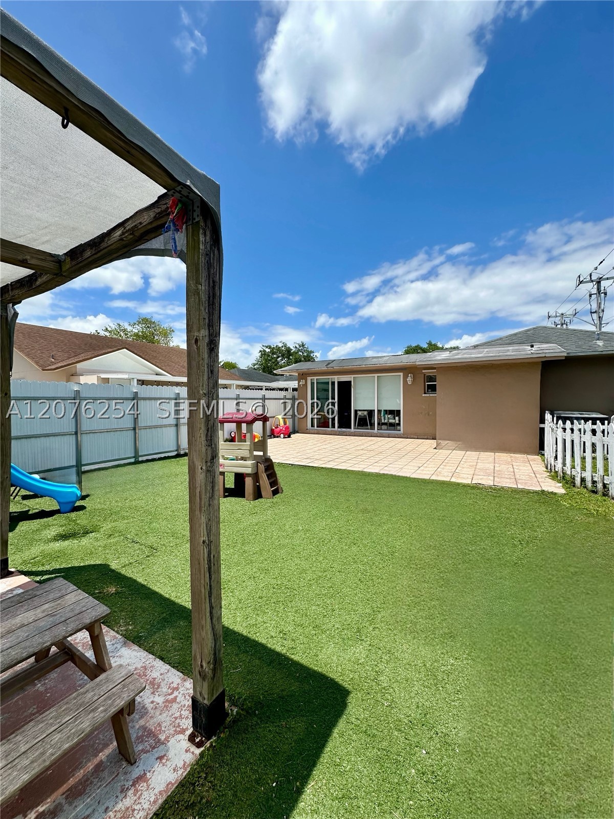 10330 Puerto Rico Dr — photo