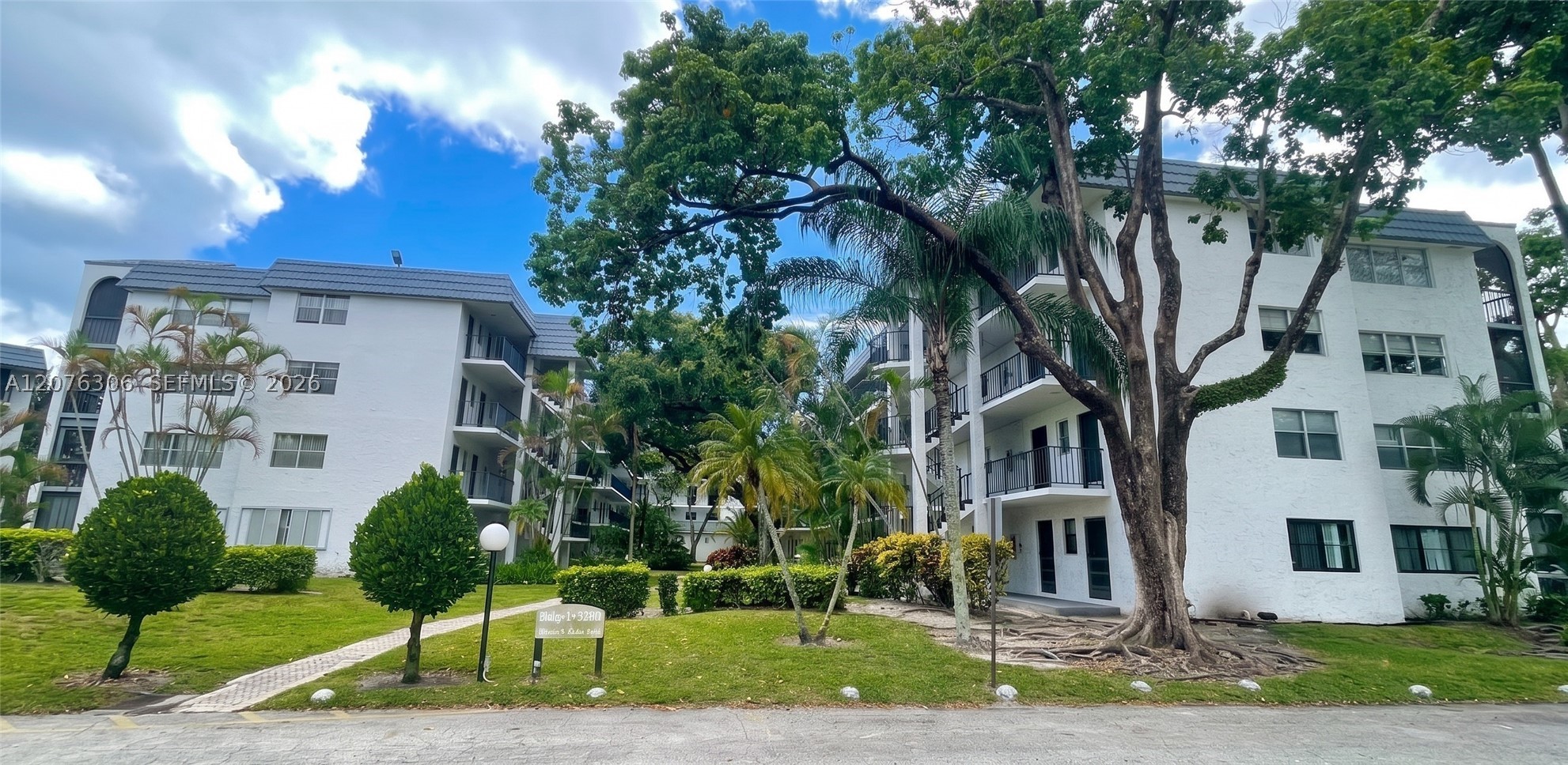 3280 Spanish Moss Ter 103 — photo
