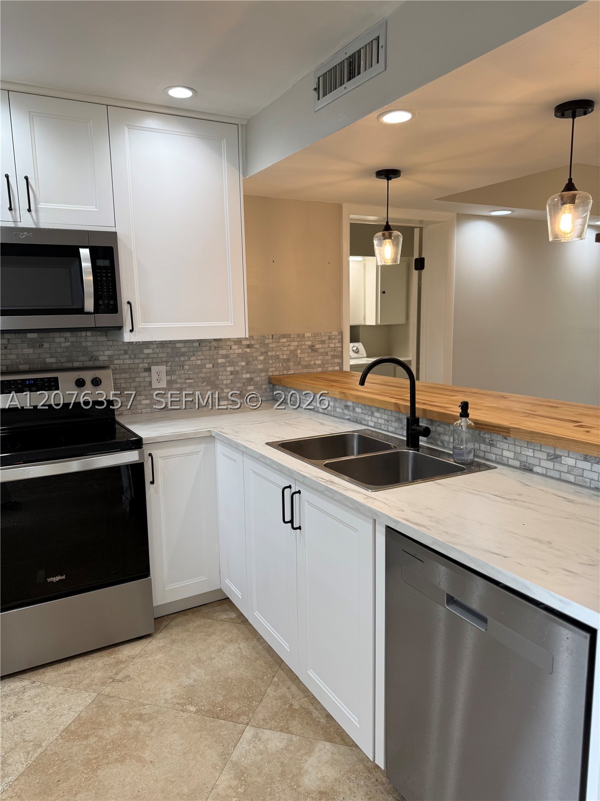 1520 Whitehall Dr 206 — photo