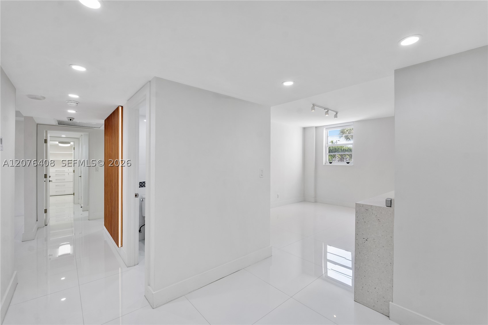 90 Edgewater Dr 104 — photo