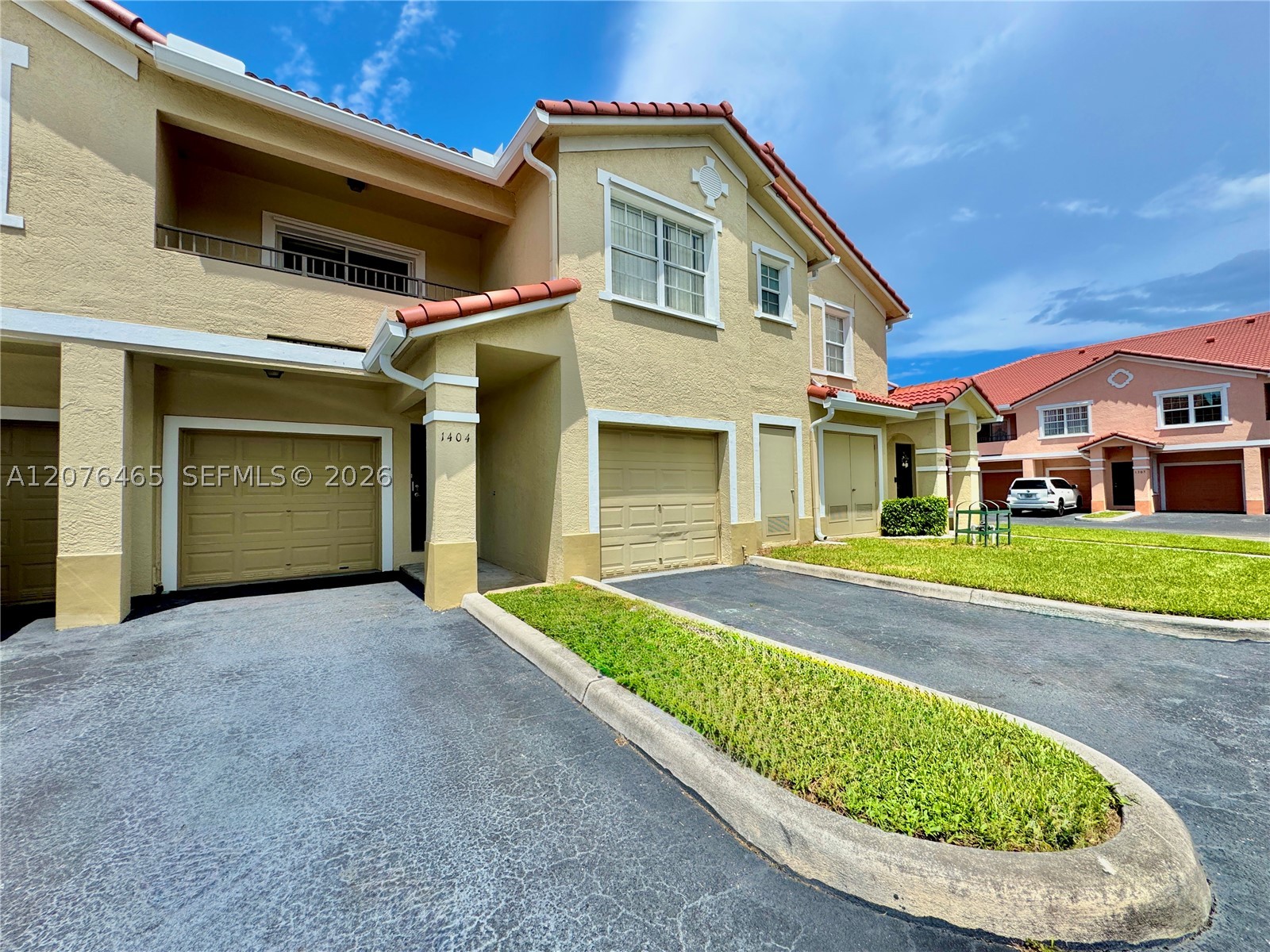 1404 Belmont Ln 1404 — photo
