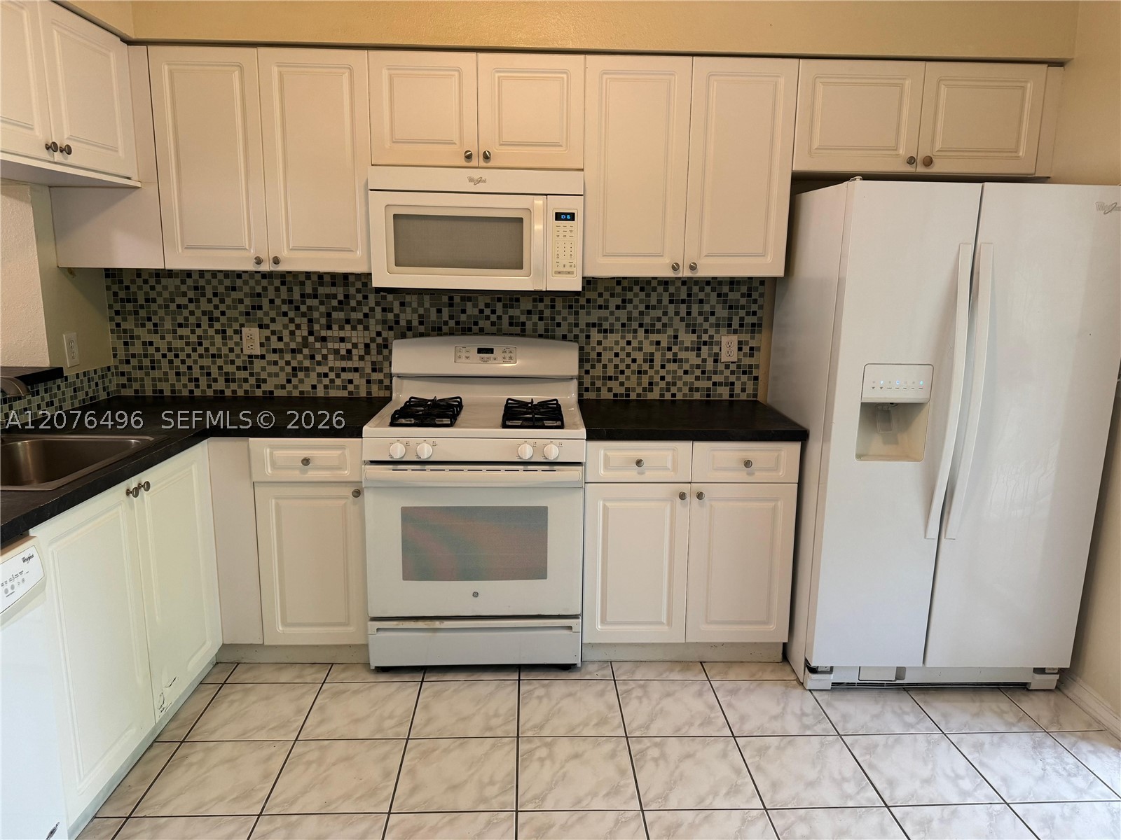 7909 Sanibel Dr 7909 — photo