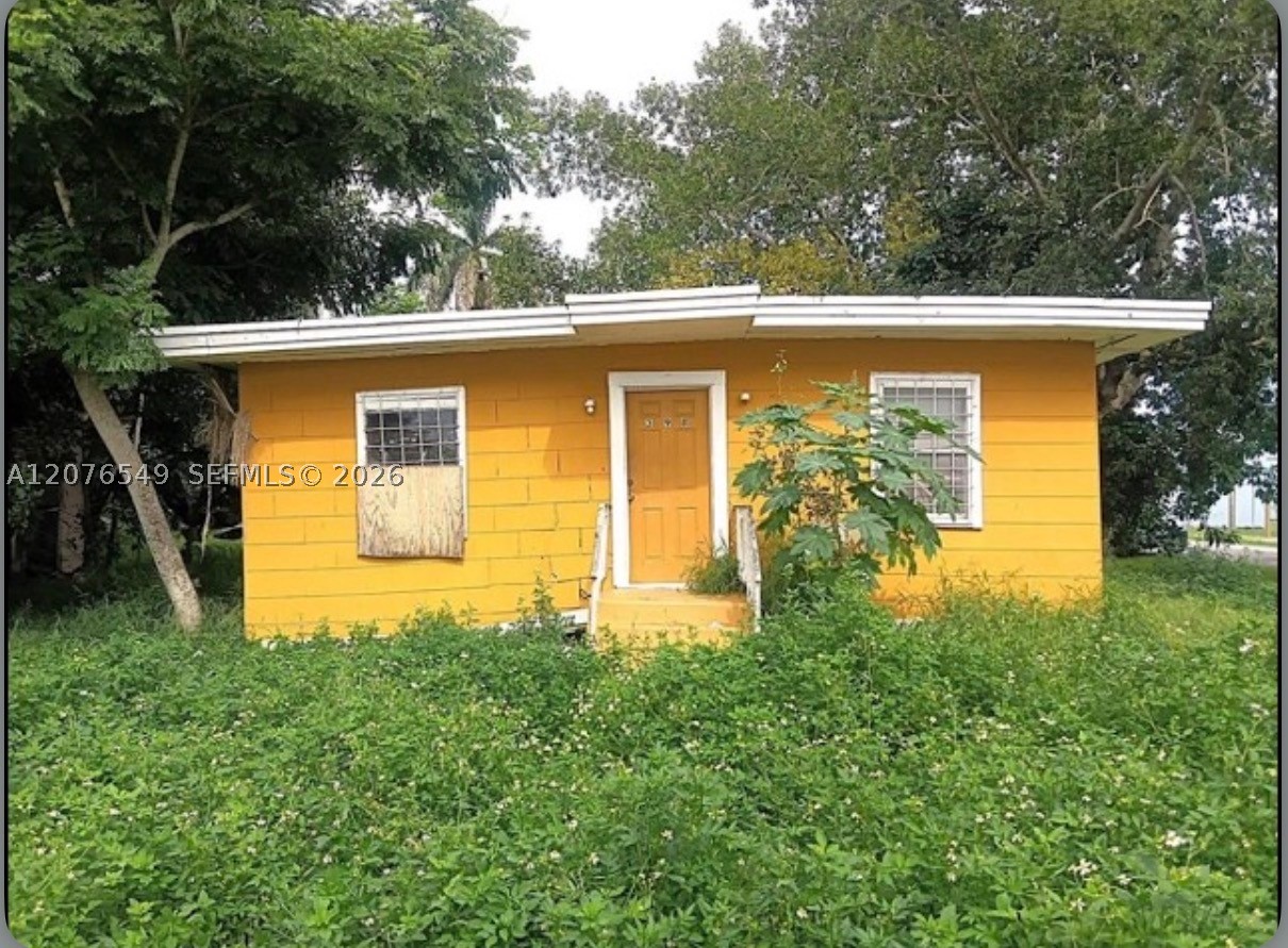 398 Cypress Ave — photo