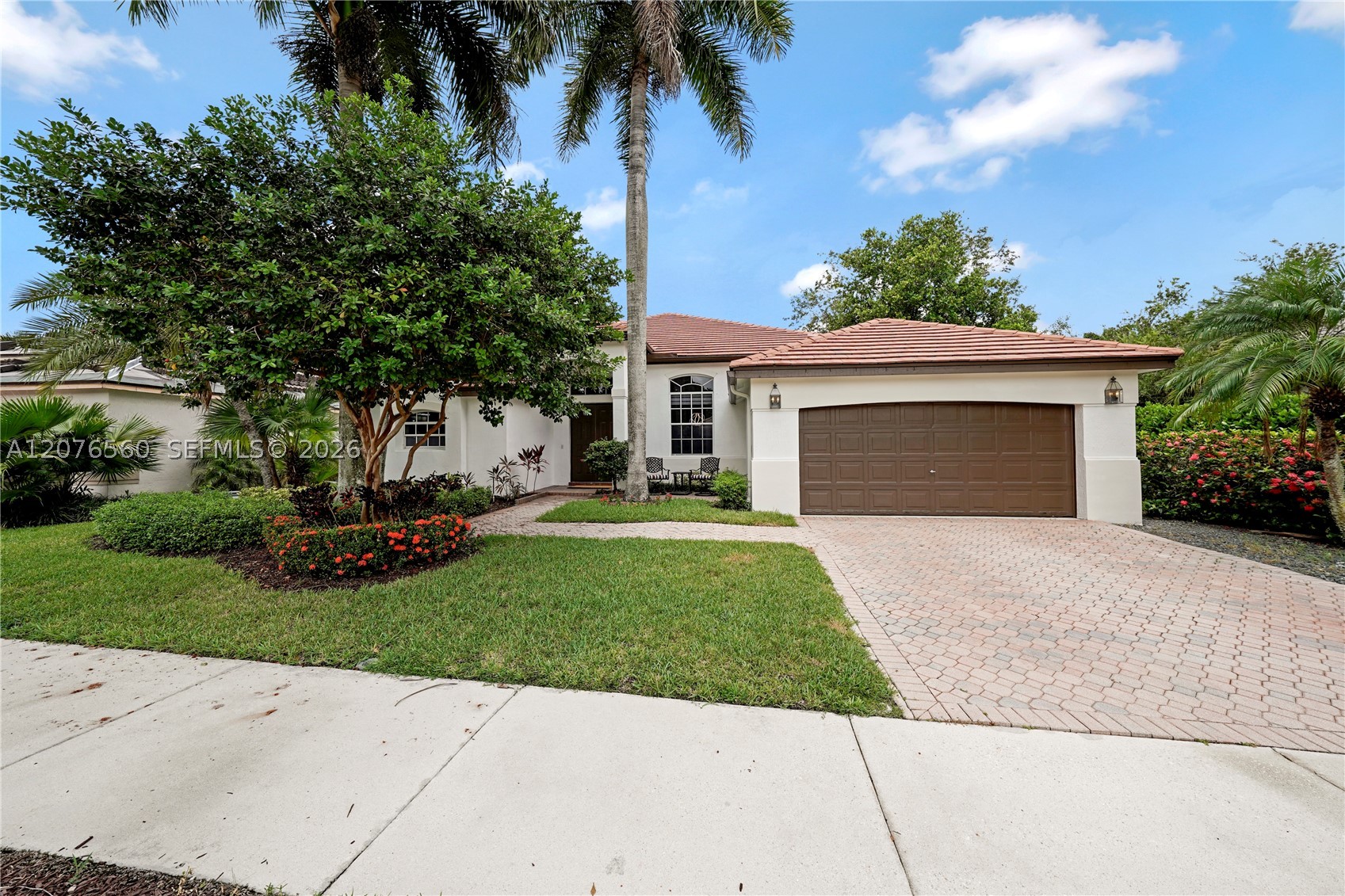2527 Jardin Dr 2527 — photo
