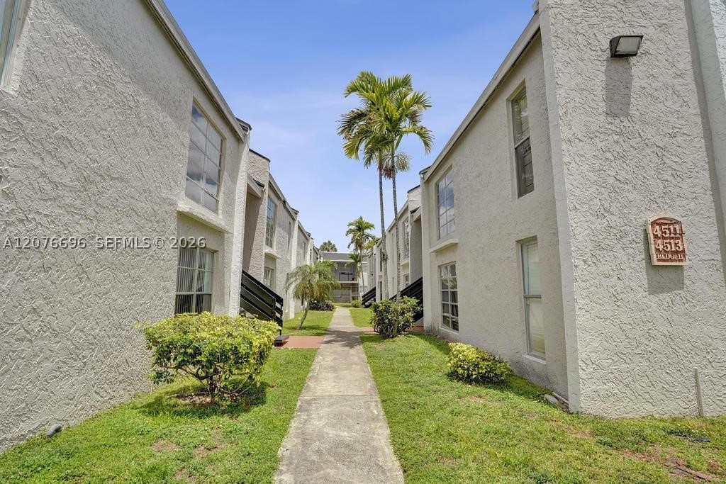 4511 Treehouse Ln B — photo