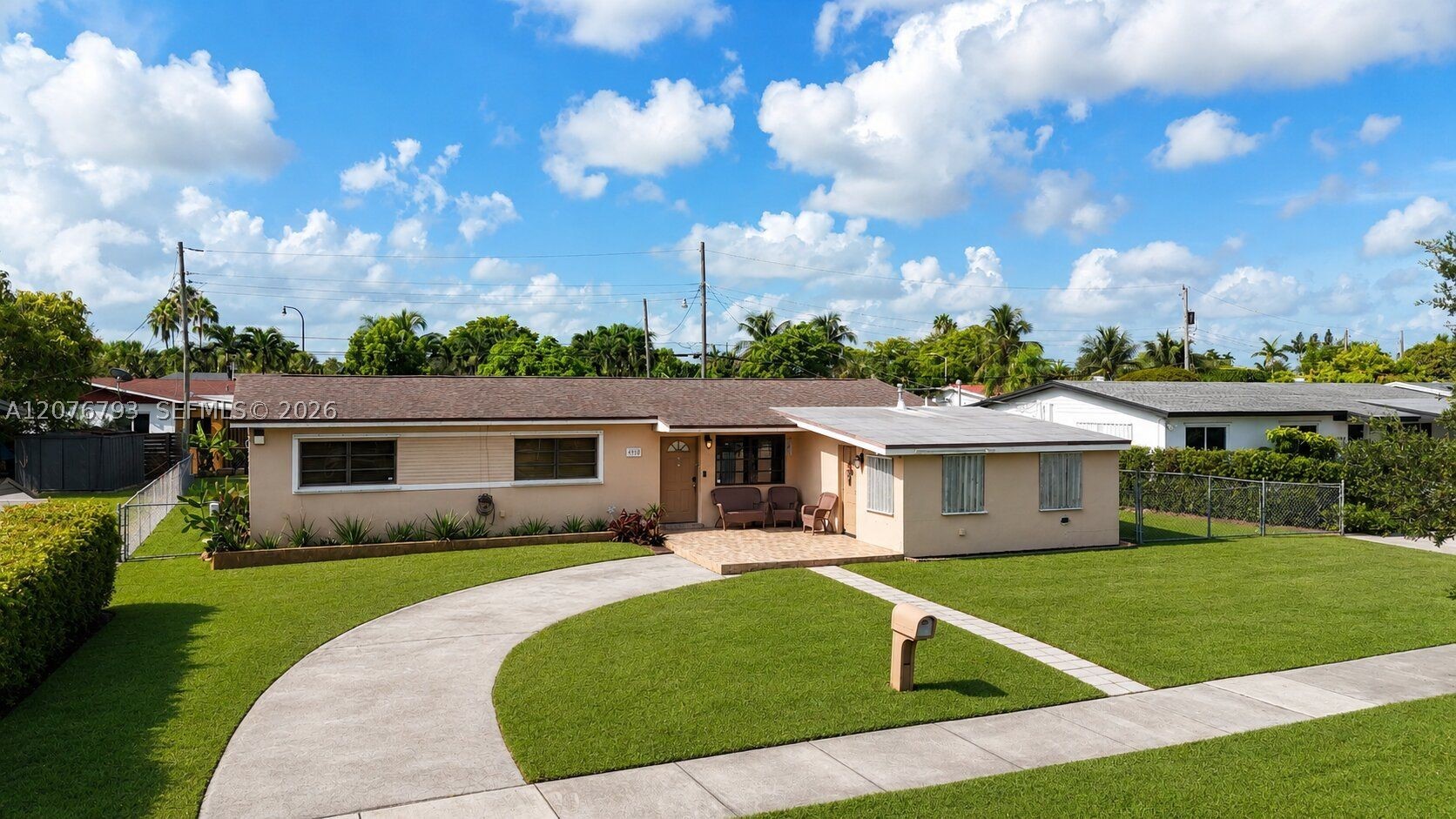 9500 Cutler Ridge Dr — photo