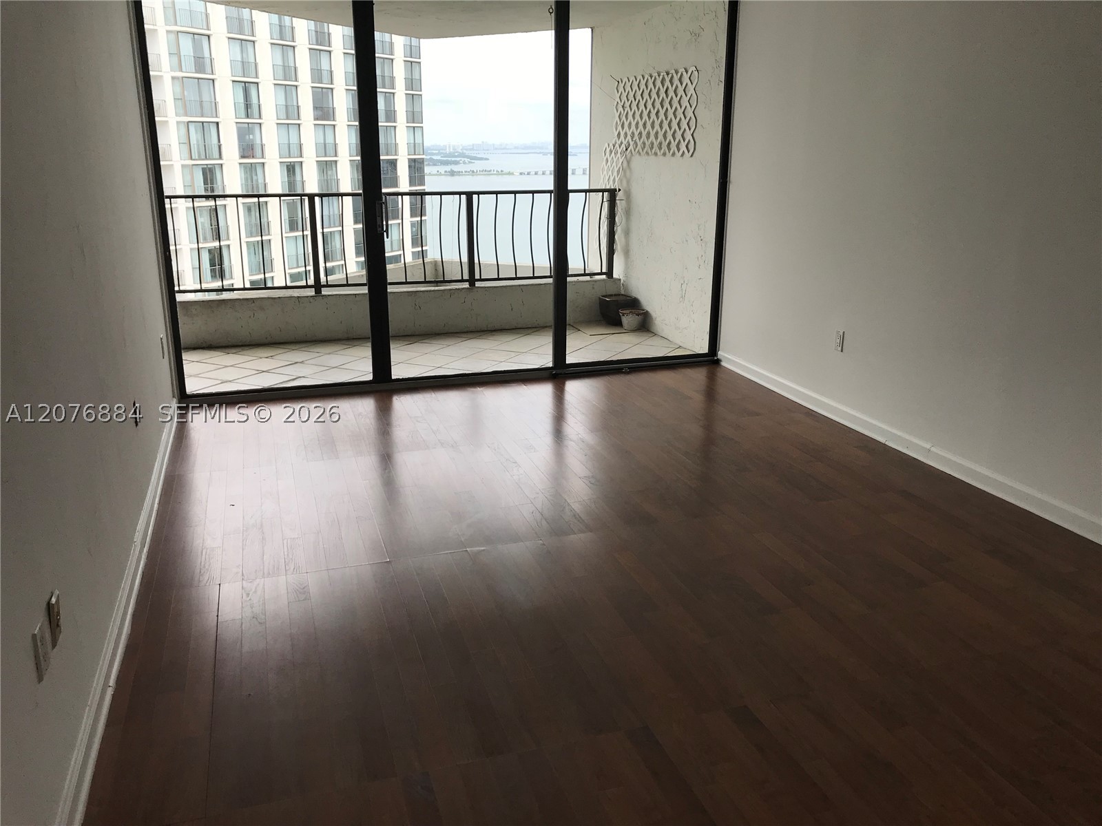 555 NE 15th St 30E — photo
