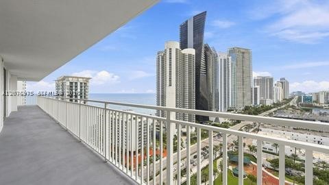 210 174 St 2401 — photo