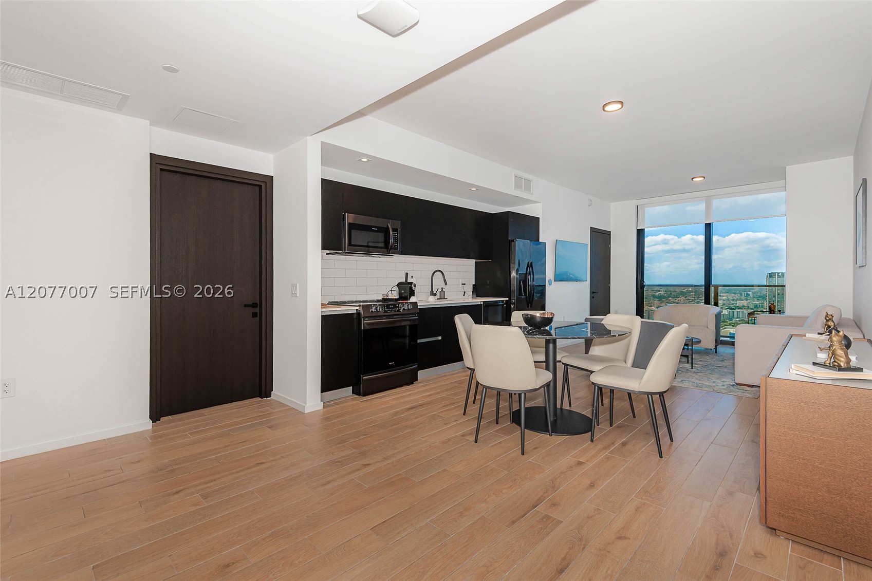 398 NE 5th 4118 — photo