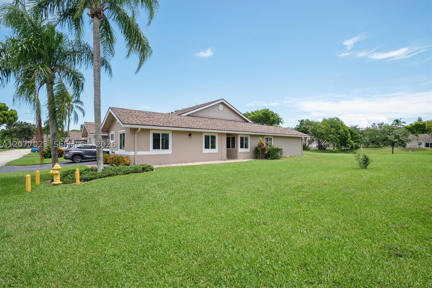 5200 W Lakes Dr — photo