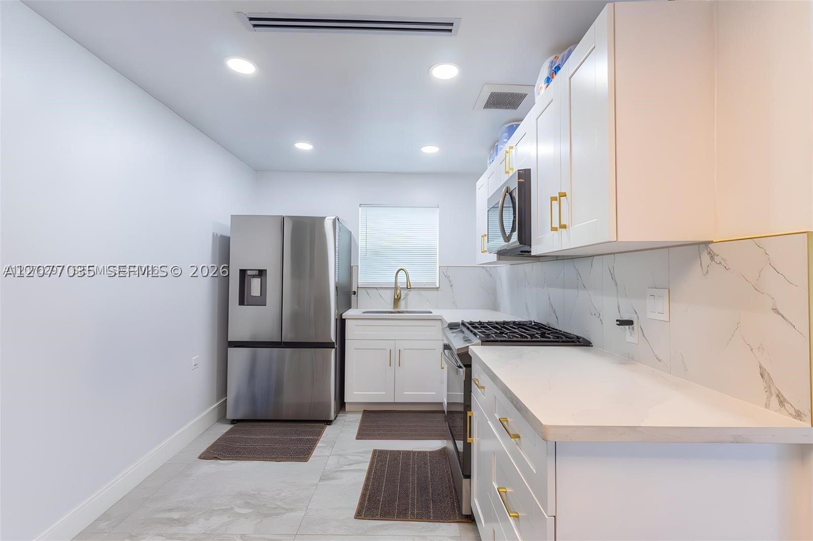 233 W 39th Pl 0 — photo