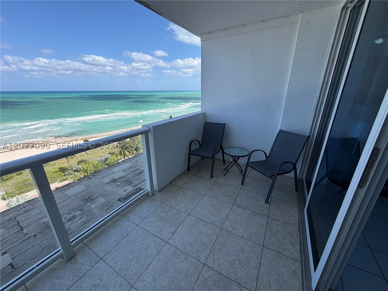 5445 Collins Ave 729 — photo