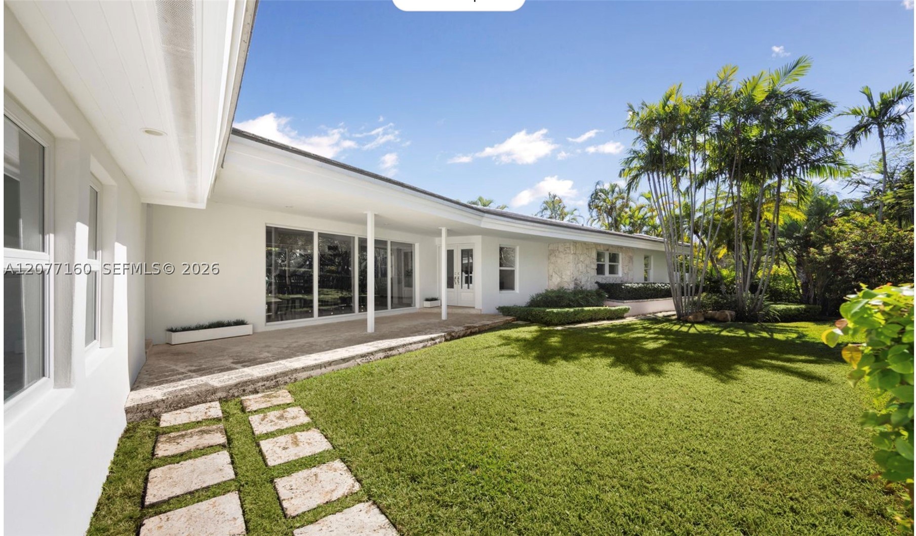 335 Harbor Dr — photo